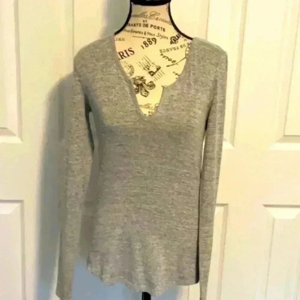 TNA Aritzia Long Sleeve Top in Size Medium